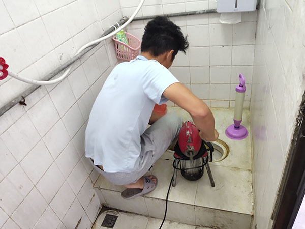 泽州管道堵塞冒臭气 专业师傅现场解决问题