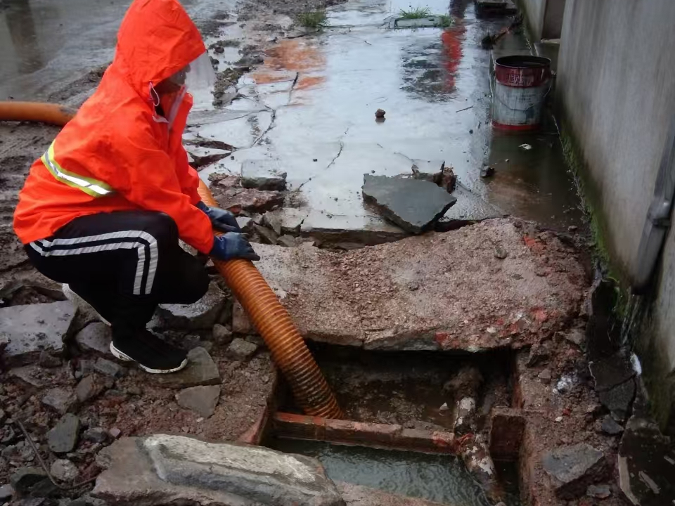 泽州专业清理污水池 炜誉市政以规范流程守护城市 “肠道”